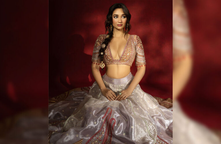 Akanksha Sharma prepares for an impressive Bollywood debut with four films!