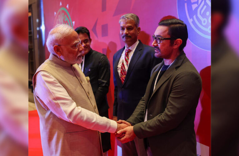 A touching moment at the conclave, PM Modi and Aamir Khan shaking hands!