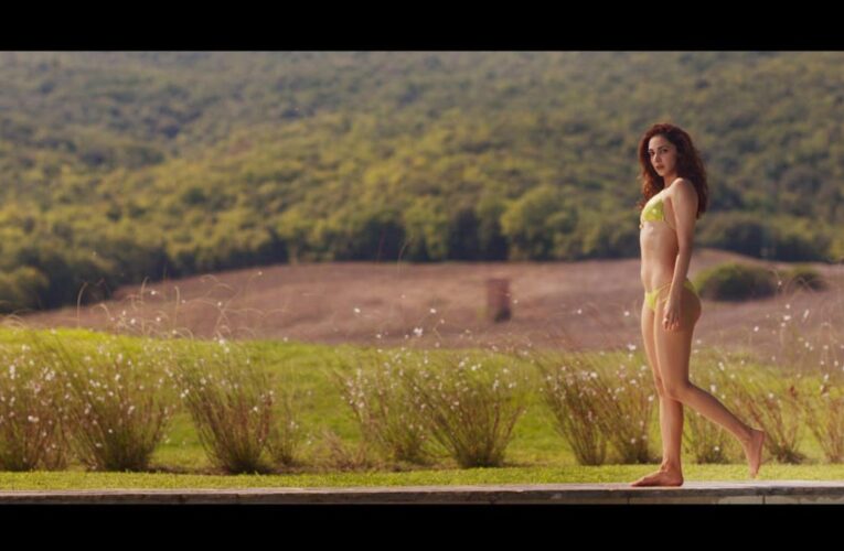 India’s top fashion stylist, Anaita Shroff Adajania, talks about Kiara’s bikini look from ‘War 2’!