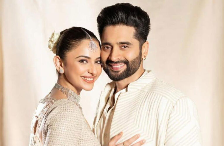 Rakul Preet Singh Reveals, “I do WhatsApp cooking with the chef”!