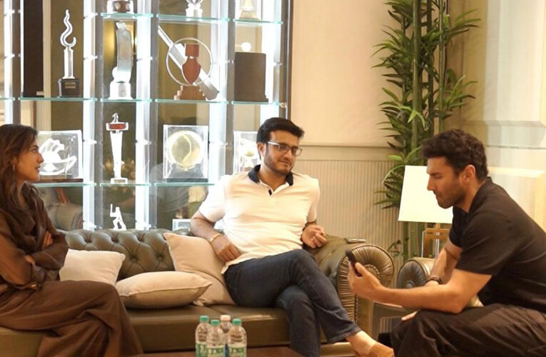 ‘Metro…In Dino’ actors, Aditya Roy Kapur and Sara Ali Khan share a special moment with Sourav Ganguly in Kolkata!