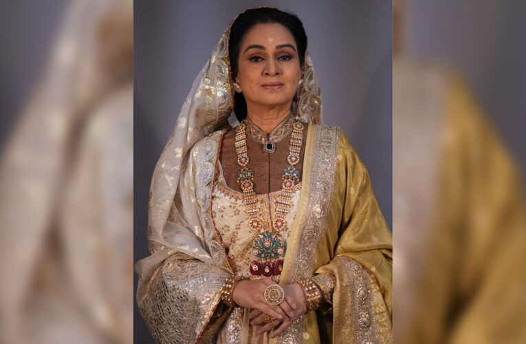 Padmini Kolhapure, drawing parallels between her real and reel life while portraying Rajmata in ‘Chakravarti Samrat Prithviraj Chauhan’!
