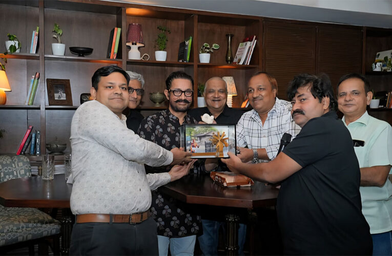 Exhibitors award Aamir Khan for Sitaare Zameen Par’s Success!