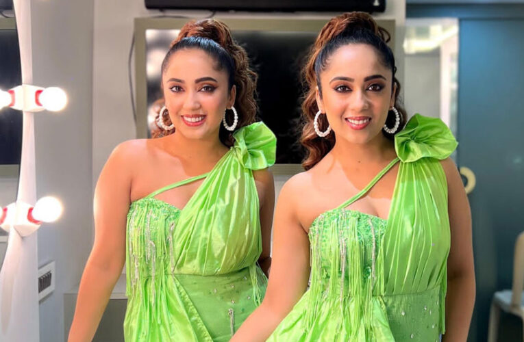 Chinki Minki, mirror each other perfectly at the grand premiere of Chhoriyan Chali Gaon!