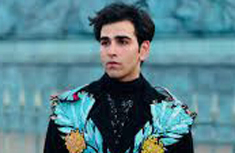 With ‘Avyaan’, Sunil Kothari launches debutant Chayan Chopra!