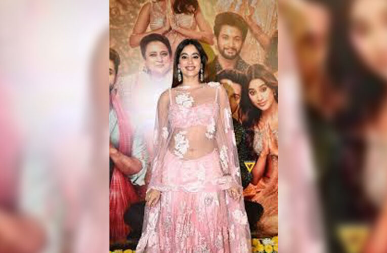 Shashank Khaitan heaped praises on Janhvi Kapoor at the trailer launch of ‘Sunny Sanskari Ki Tulsi Kumari’!