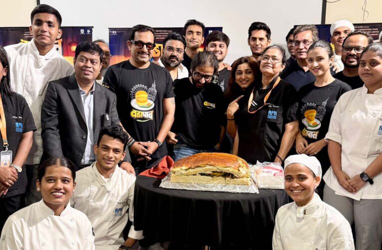 Hotel Management Students and Chefs Create a Giant Vada Pav for the Team ‘Vada Pav’!