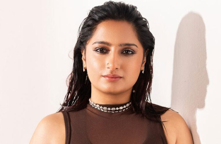 The Magnetic Voice Behind Half a Dozen Hit Songs, Madhubanti Bagchi!