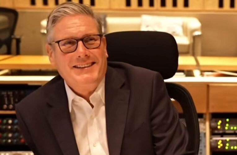 British PM Keir Starmer gets mesmerised listening to Tujhe Dekha To Ye Jana Sanam from DDLJ!