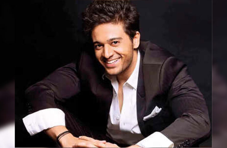 Gaurav Khanna marks 21 years in the entertainment industry!