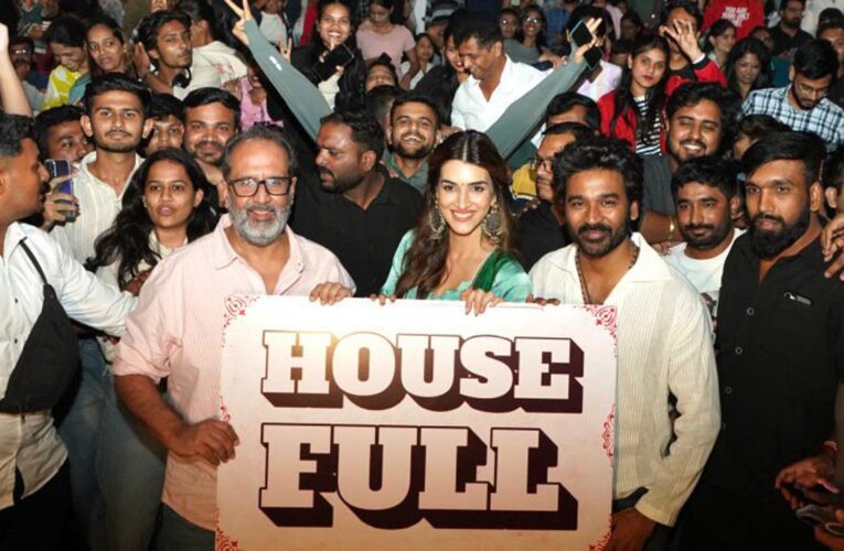 Team ‘Tere Ishk Mein’ Seeks Blessings at Shrimant Dagadusheth Halwai Ganpati Temple, Pune!