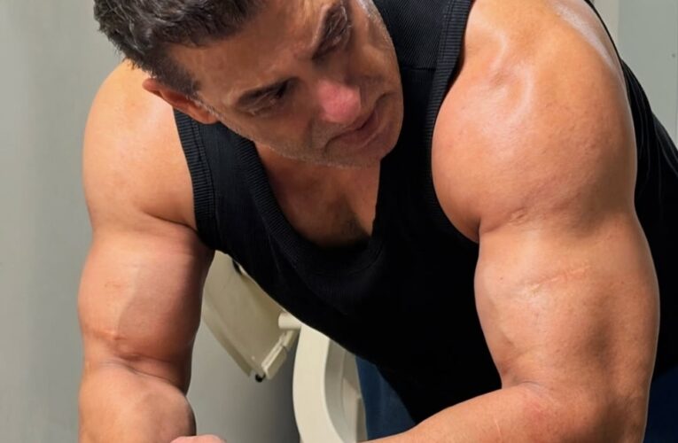 Salman Khan flaunts his chiseled body, inspires countless youngsters to embrace a healthy lifestyle!