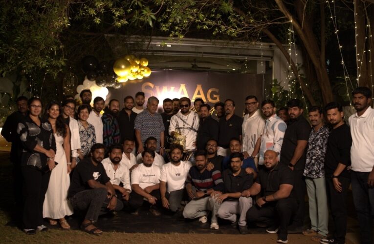 Allu Arjun Welcomes New Year with His Entire Team!